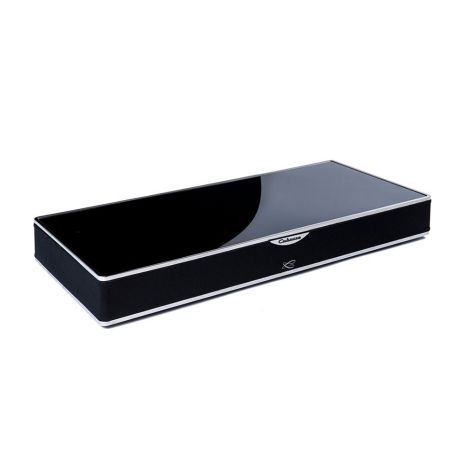 La barre de son Cabasse Stream Base est conçue pour être placée sous les écrans jusqu’à 107 cm de diagonale. Elle conviendra aussi bien pour une utilisation cinéma pour la télévision que pour écouter de la musique.