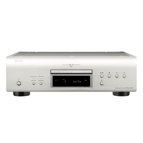 Le lecteur de CD Denon DCD-2500NE a été conçu comme l'excellence du lecteur CD. Il extrait les infimes détails qui permettent de rendre toute la magie à la musique en les transférant avec une extrême précision à l'amplificateur.