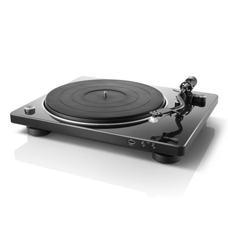 La platine vinyle Denon DP-450USB joue vos albums préférés en toute fidélité à l'enregistrement original et dispose d'un port USB pour numériser votre collection de vinyles en qualité MP3 ou WAV.