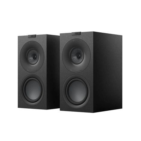 La KEF Q Concerto Meta adopte une conception deux voies en bass-reflex. Elle associe un haut-parleur de grave de 16,5 cm à un haut-parleur coaxial Uni-Q avec technologie MAT (Metamaterial Absorption Technology).