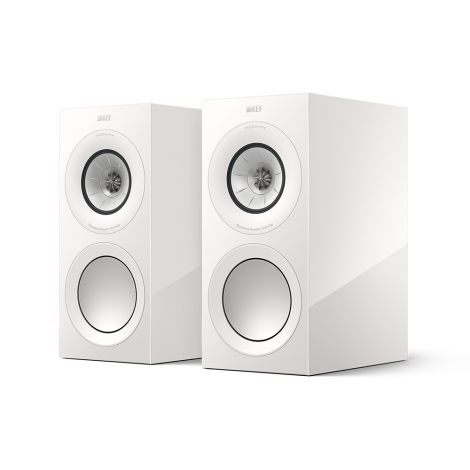 KEF R3 Meta – L’enceinte bibliothèque haut de gamme
L’enceinte bibliothèque KEF R3 Meta est un modèle trois voies d’une puissance admissible de 180 W. Succédant à la populaire KEF R3, elle intègre désormais un haut-parleur coaxial Uni-Q de dernière généra