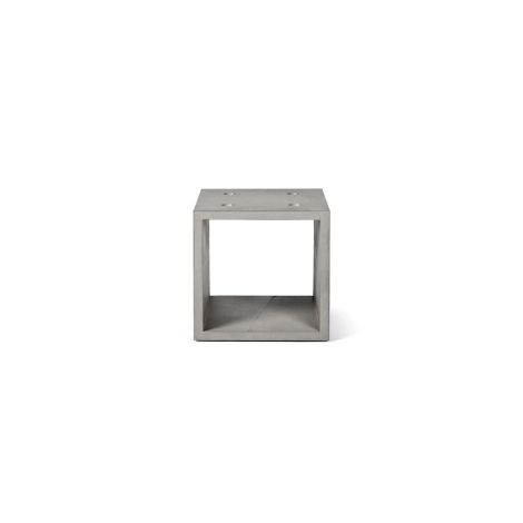 Le module de rangement Lyon Béton Dice Cube Médium est une solution idéale pour organiser votre espace et laisser place à votre imagination pour créer une table basse par exemple, ou bien un rangement pour vos disques vinyles.