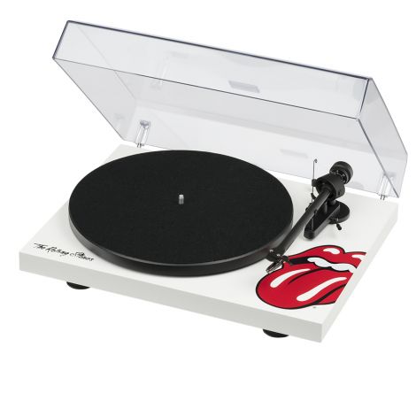 Avec la platine vinyle Pro-Ject Debut Carbon III Rolling Stones, le fabriquant autrichien poursuit sa démarche de partenariat avec les artistes mythiques… et ceux qui sont éternels ! A l’image des Rolling Stones – qui ont une fois de plus enflammé les sta