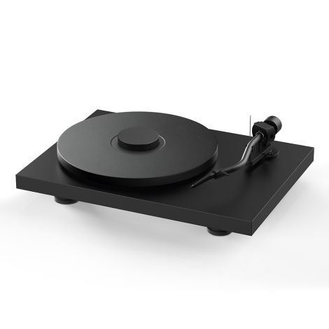 La platine vinyle Pro-Ject Debut PRO S est un modèle complètement différent des platines vinyles de la gamme Pro-Ject Debut.En effet, malgré les apparences, elle dispose d'une technologie bien plus élaborée que la platine vinyle Pro-Ject Debut Evo. 