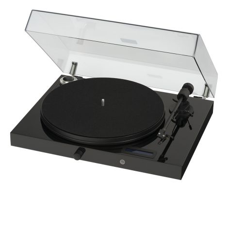 La platine vinyle Pro-Ject Juke Box E est une véritable chaîne Hi-Fi vinyle compatible 33T et 45T, qui intègre un amplificateur d'une puissance de 2 x 50 watts ainsi qu'un récepteur Bluetooth et d'une entrée Ligne. Il suffit donc de lui associer une paire