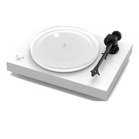 La platine Pro-Ject X2 est équipée d'une cellule Ortofon 2MSilver et bénéficie d'une conception très soignée garantissant un résultat remarquable pour redécouvrir le son unique du disque vinyle.