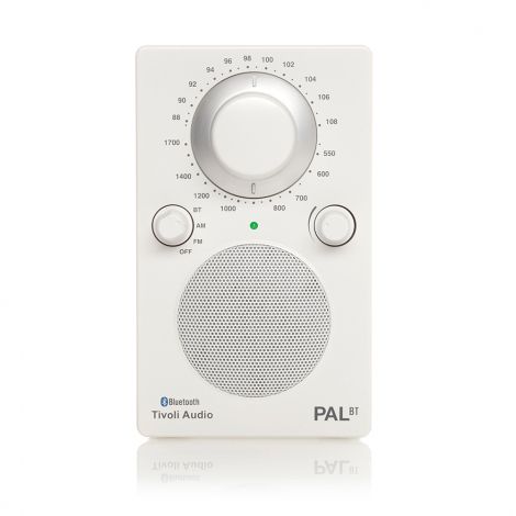 La radio portable Tivoli Pal BT adopte, en plus de son tuner AM/FM analogique, un récepteur Bluetooth pour diffuser sans fil les musiques d'un smartphone, d'une tablette ou d'un ordinateur.