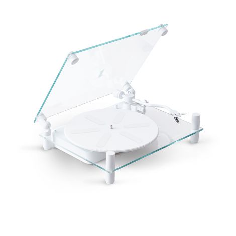 La Transparent Turntable TT est une platine vinyle au design épuré et contemporain, avec un châssis en verre trempé et des pieds en aluminium. Elle intègre un pré-amplificateur phono et offre une connectivité Bluetooth pour une écoute sans fil facile.