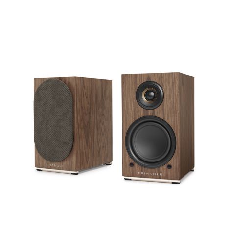 La paire d'enceinte connectée Triangle AIO TWIN est un véritable concentré de technologies et de savoir-faire TRIANGLE. Sa polyvalence et son design épuré font de ces enceintes un produit dans l’air du temps. Elle possède toutes les fonctionnalités et per