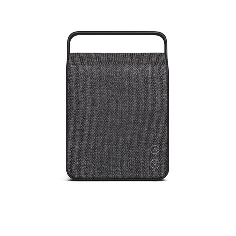 L'enceinte sans fil Vifa Oslo est deux fois moins compacte du modèle Coppenhagen dont elle reprend les codes esthétiques, la connectivité sans fil Bluetooth et la portabilité (batterie rechargeable).