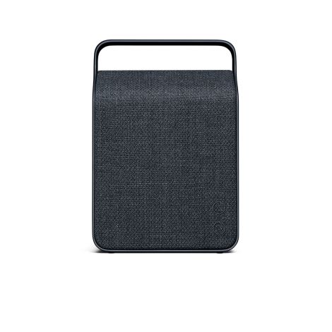L'enceinte sans fil Vifa Oslo est deux fois moins compacte du modèle Coppenhagen dont elle reprend les codes esthétiques, la connectivité sans fil Bluetooth et la portabilité (batterie rechargeable).